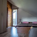 Apartma Med Vinogradi * 류토메르