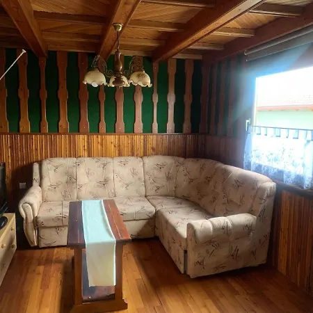 Apartma Med Vinogradi ליוטומר