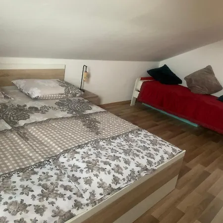 Daire Apartma Med Vinogradi