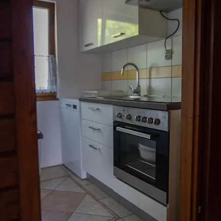 Apartma Med Vinogradi דירה