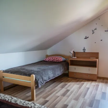 Apartma Med Vinogradi דירה *