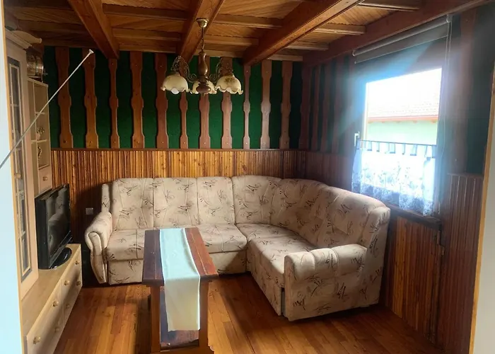 Apartma Med Vinogradi Лютомер