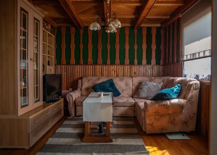 Apartma Med Vinogradi Лютомер