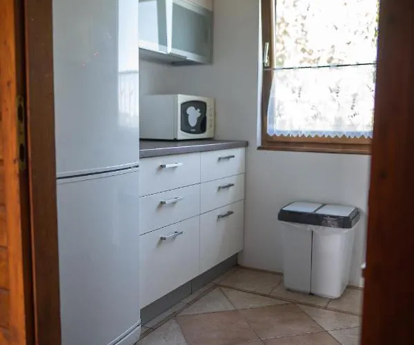 Apartma Med Vinogradi * Лютомер